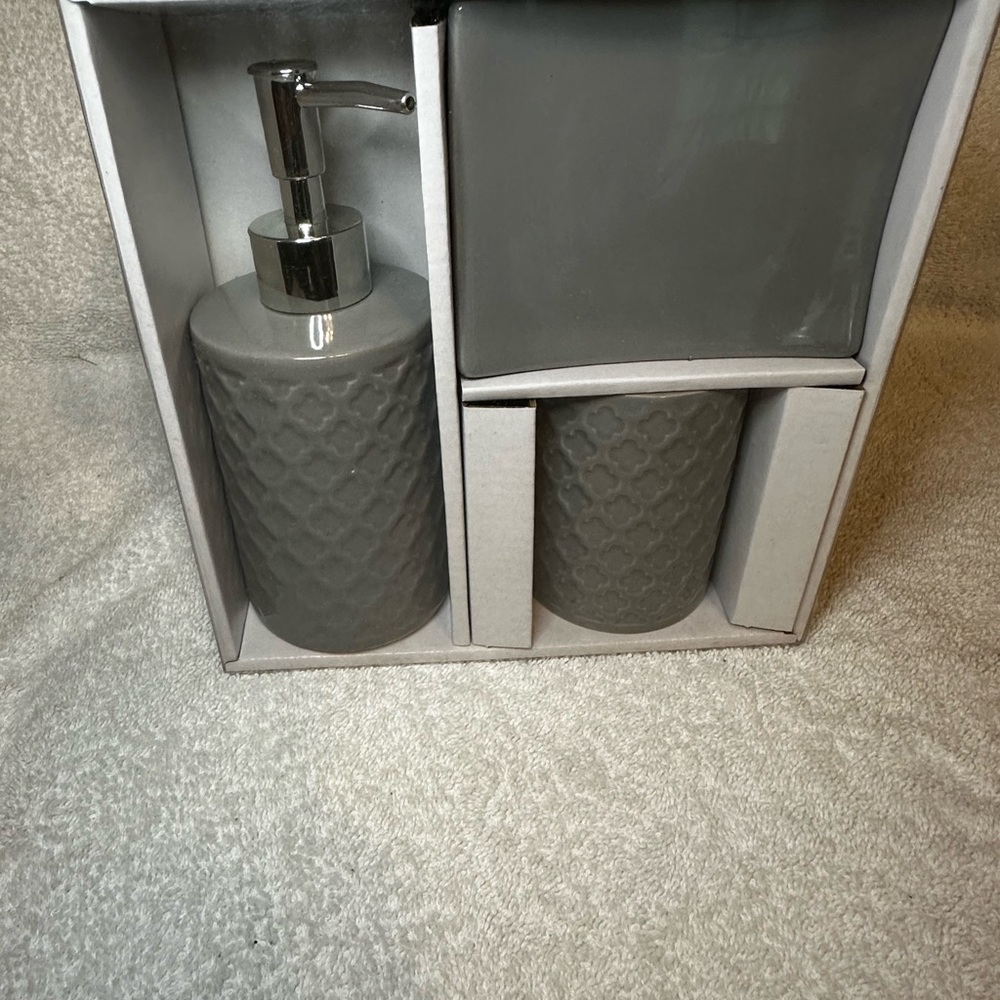Bathroom vanity set